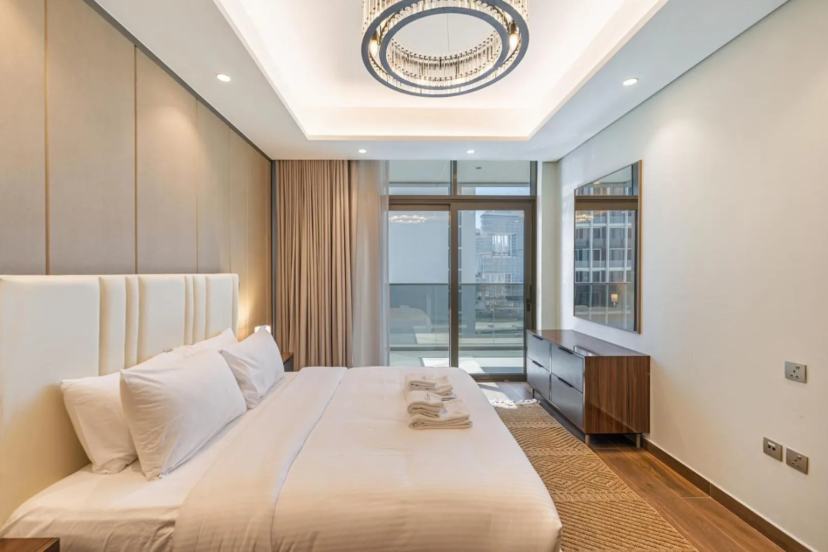 Stylish Apt In Business Bay | Pool, Gym, Parking Dubai 0*,