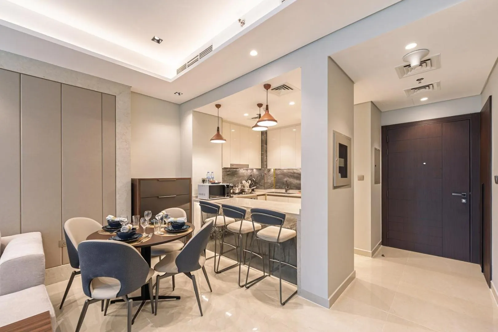 Stylish Apt In Business Bay | Pool, Gym, Parking Dubai United Arab Emirates