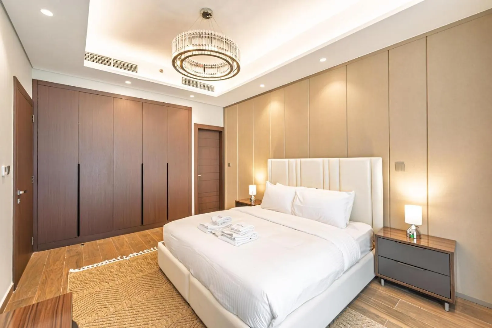 Apartment Stylish Apt In Business Bay | Pool, Gym, Parking Dubai