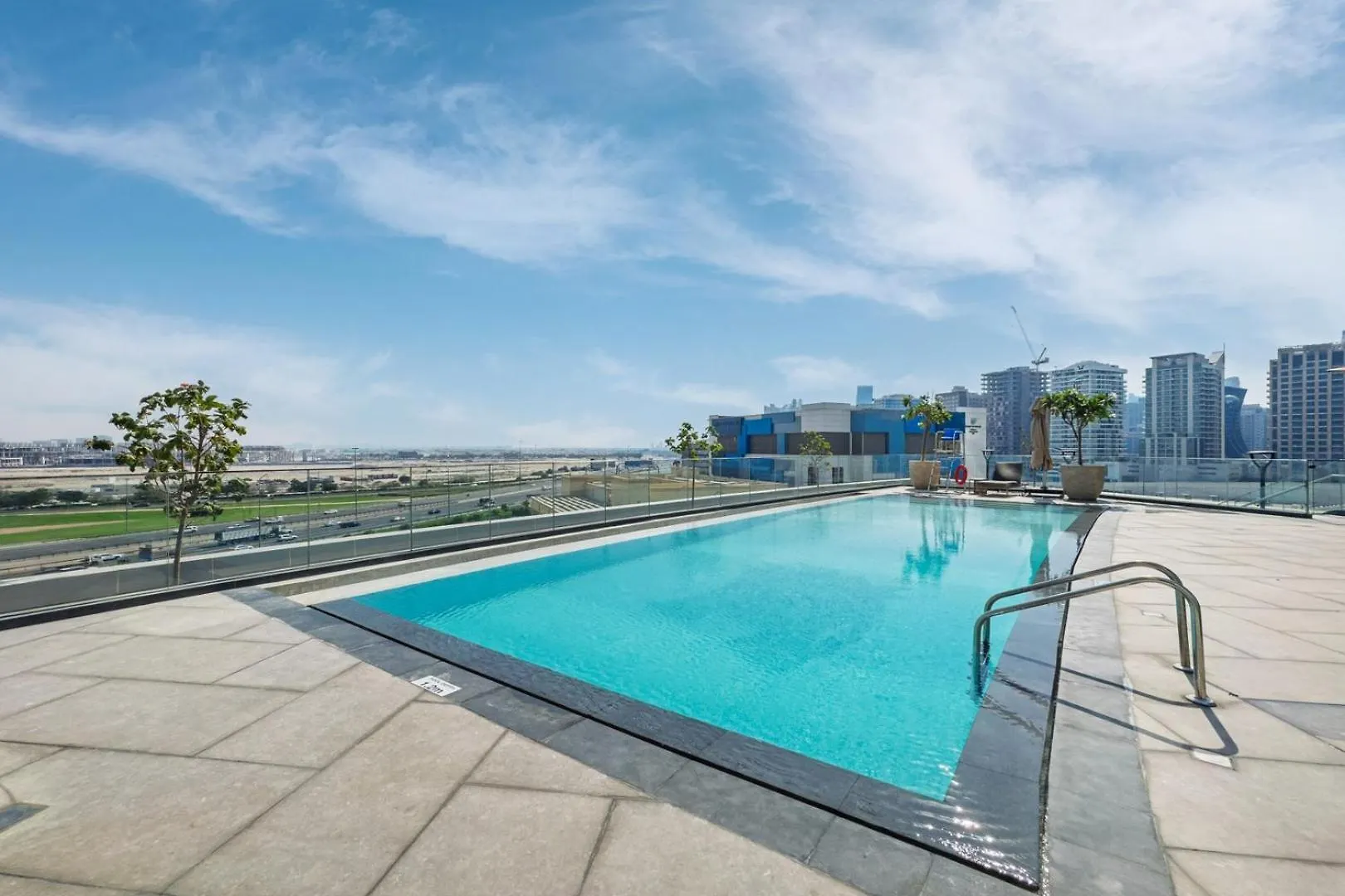 דובאי Stylish Apt In Business Bay | Pool, Gym, Parking איחוד האמירויות הערביות
