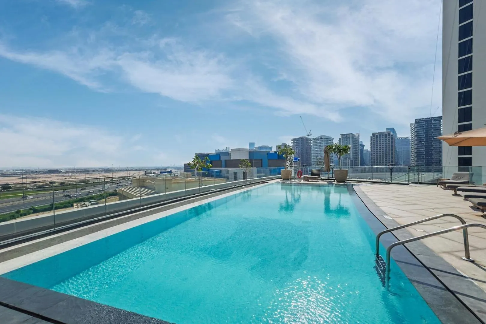 דירה דובאי Stylish Apt In Business Bay | Pool, Gym, Parking