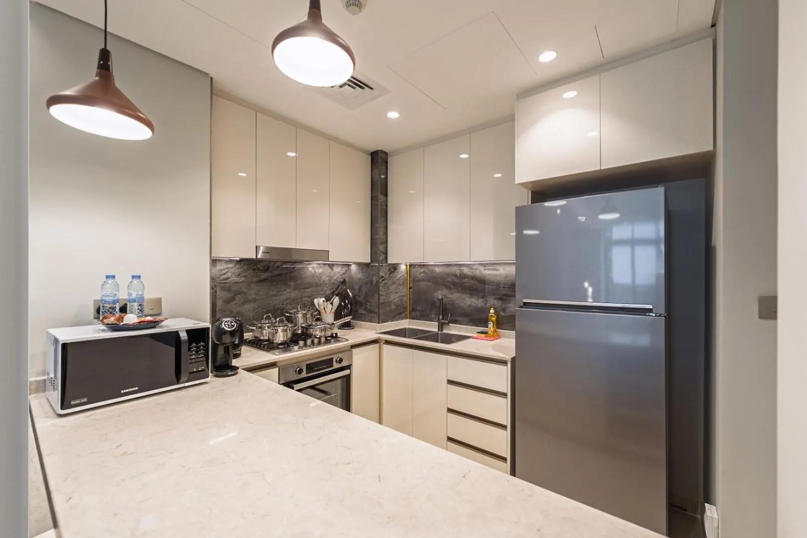 Stylish Apt In Business Bay | Pool, Gym, Parking Dubai Apartment