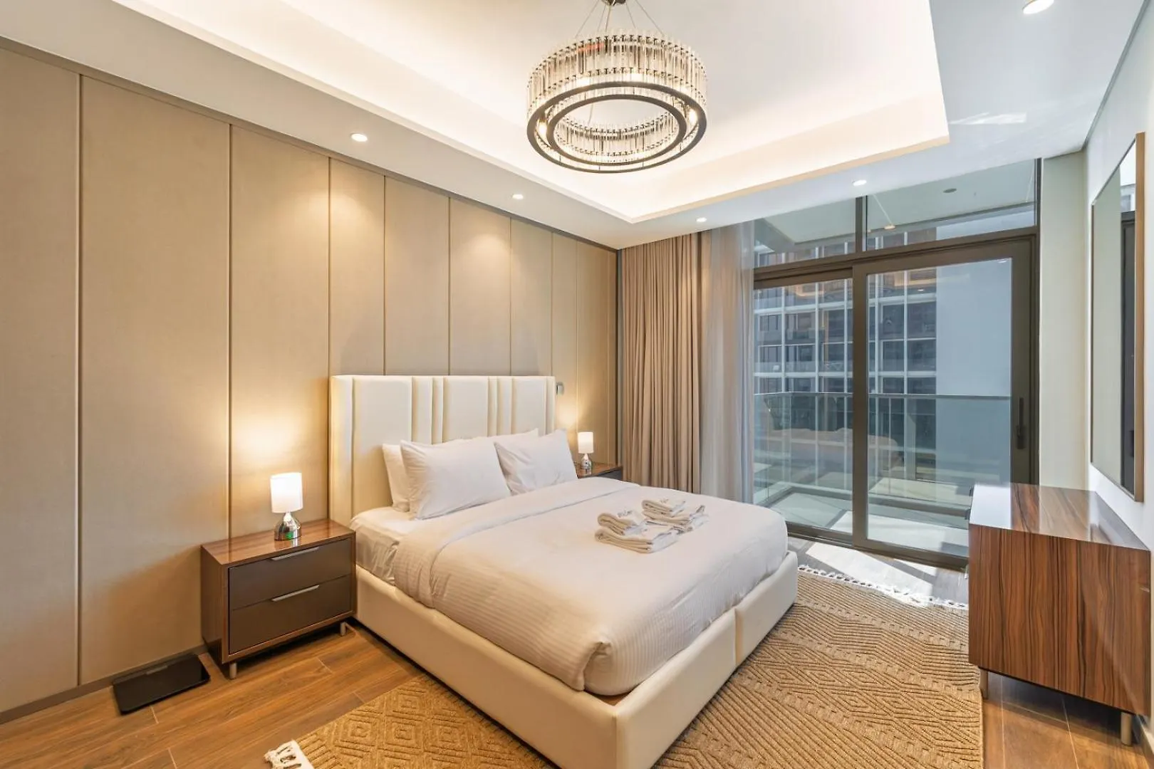 Apartment Stylish Apt In Business Bay | Pool, Gym, Parking Dubai